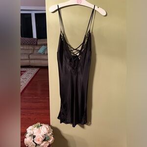 ❤️VICTORIA’S SECRET SATIN SLIP❤️
